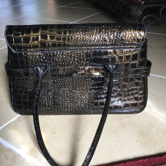 CLN Handbag - Picture 2 of 3